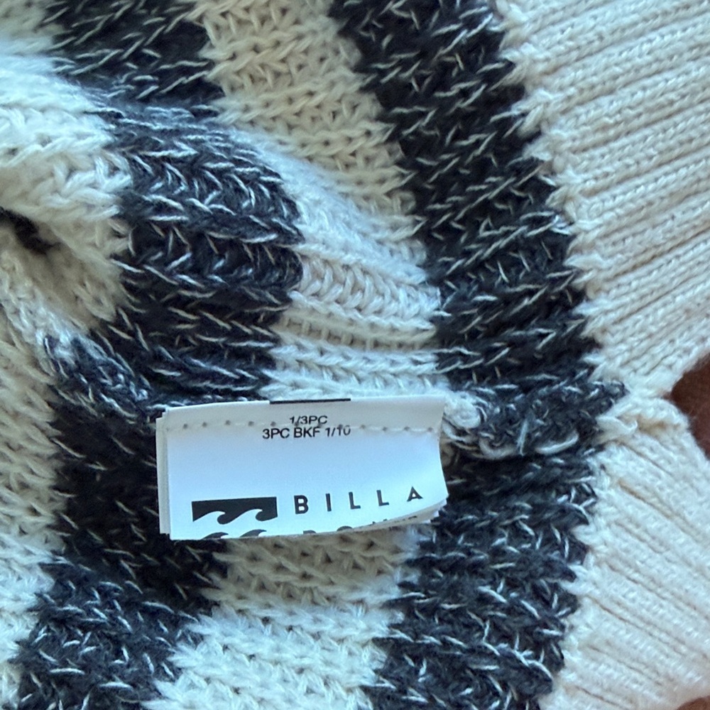 Billabong Striped Black and Cream cropped Women's Sweater Size Small - Picture 8 of 8